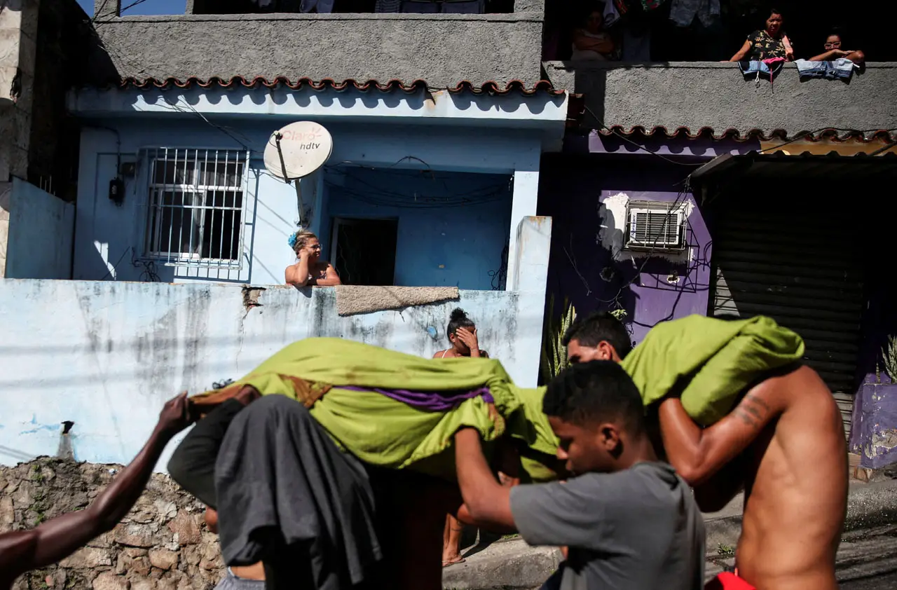 Rio de Janeiro Mencekam,...