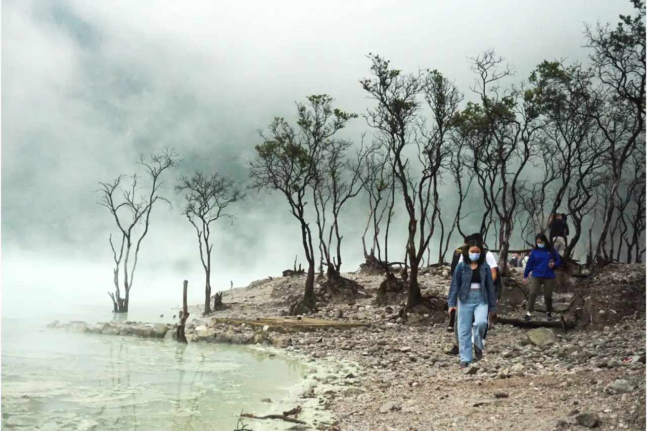 Pesona Wisata Alam Kawah...
