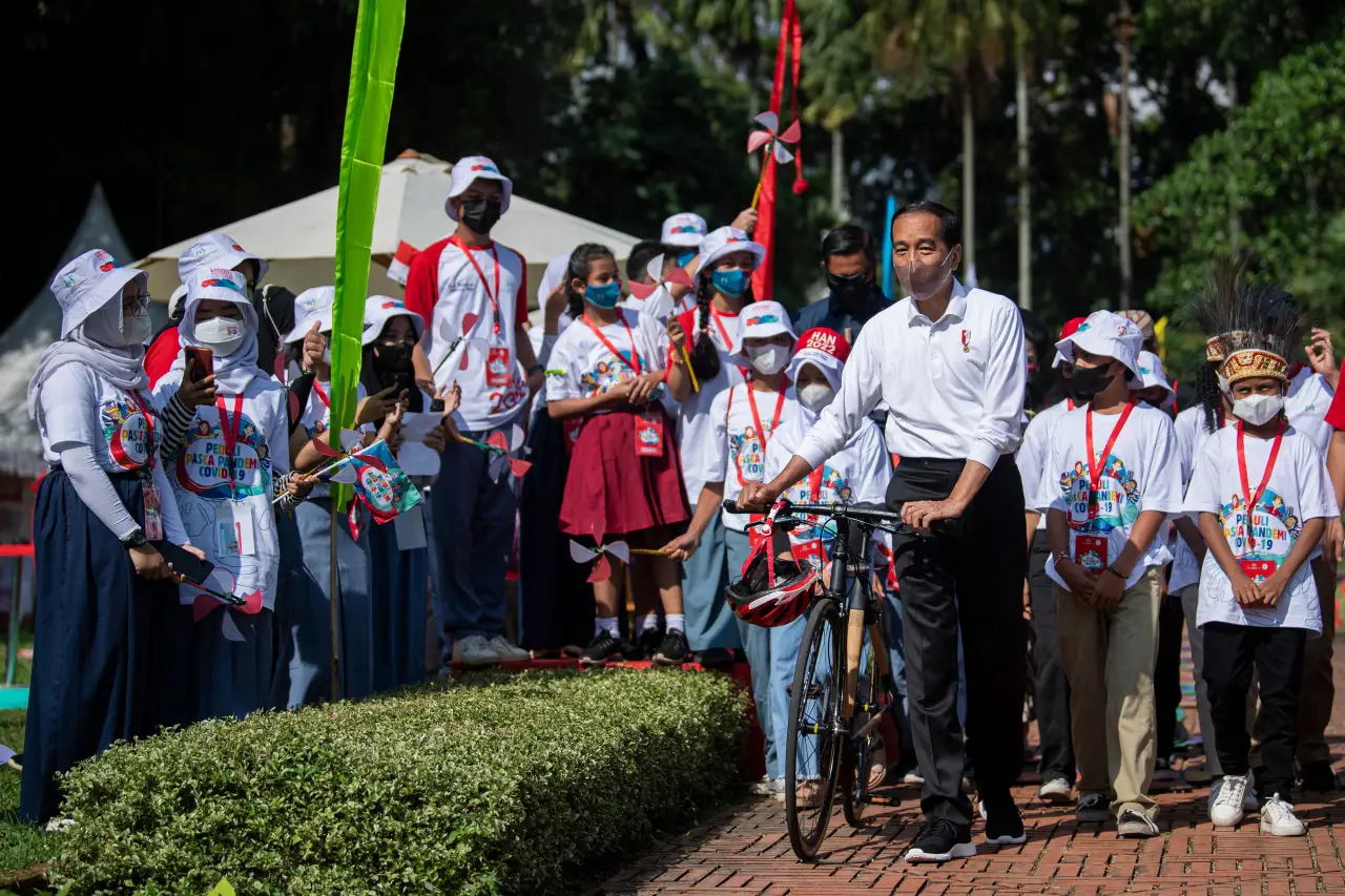 Presiden Jokowi Hadiri...