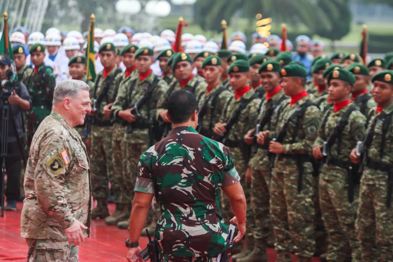 Aksi Pasukan TNI Serukan...
