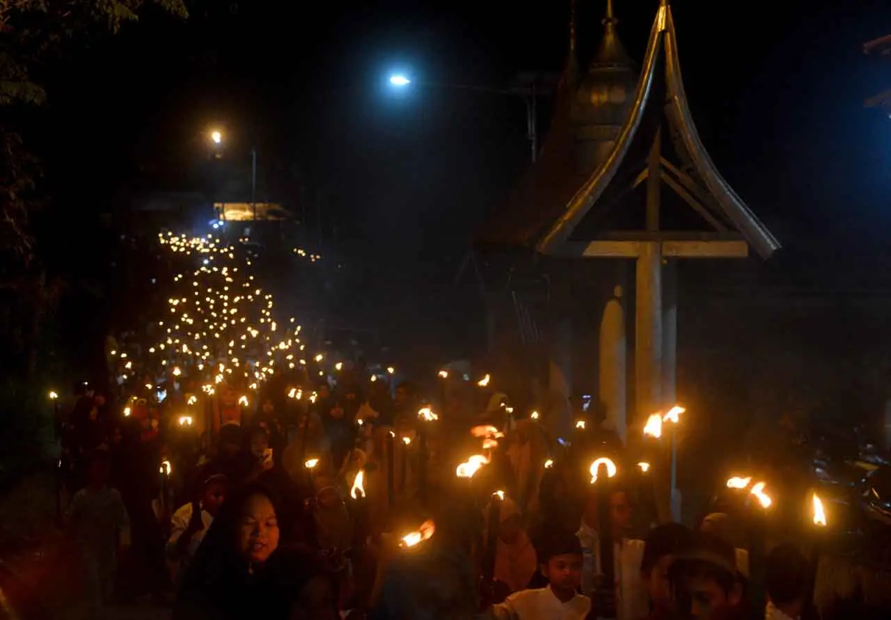 Pawai 1.000 Obor Prosesi...