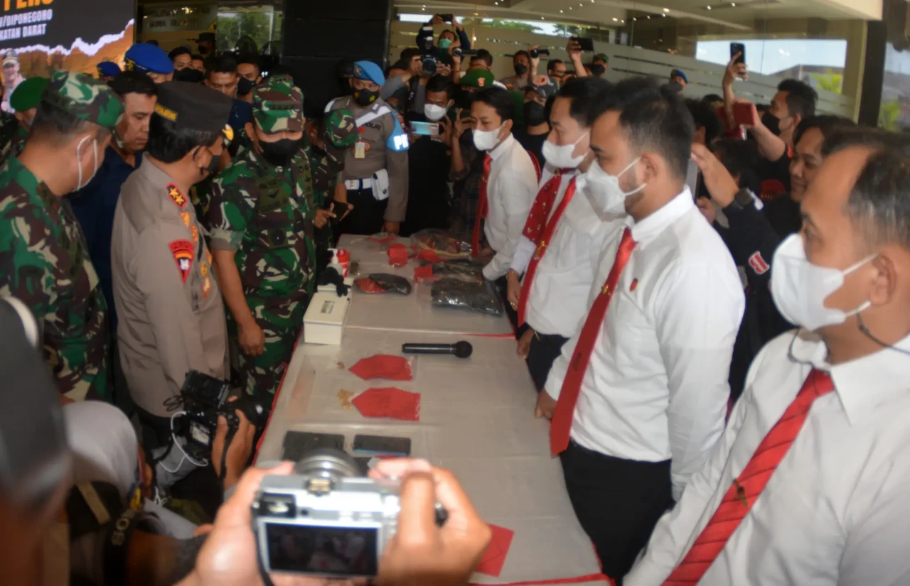 Hadiri Gelar Kasus,...