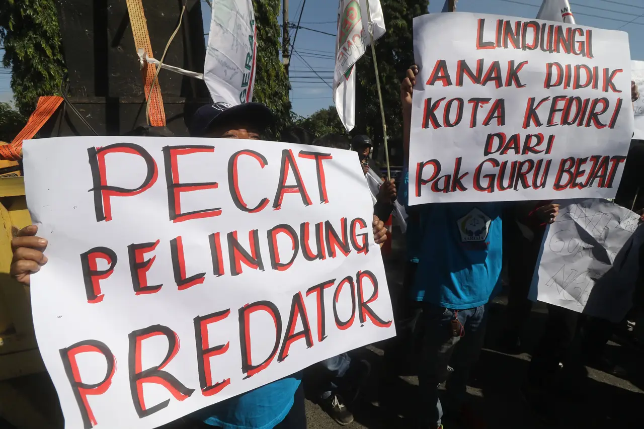 Unjuk rasa Tuntut Hukuman...