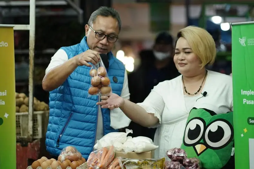 Kunjungi Pasar Baru...