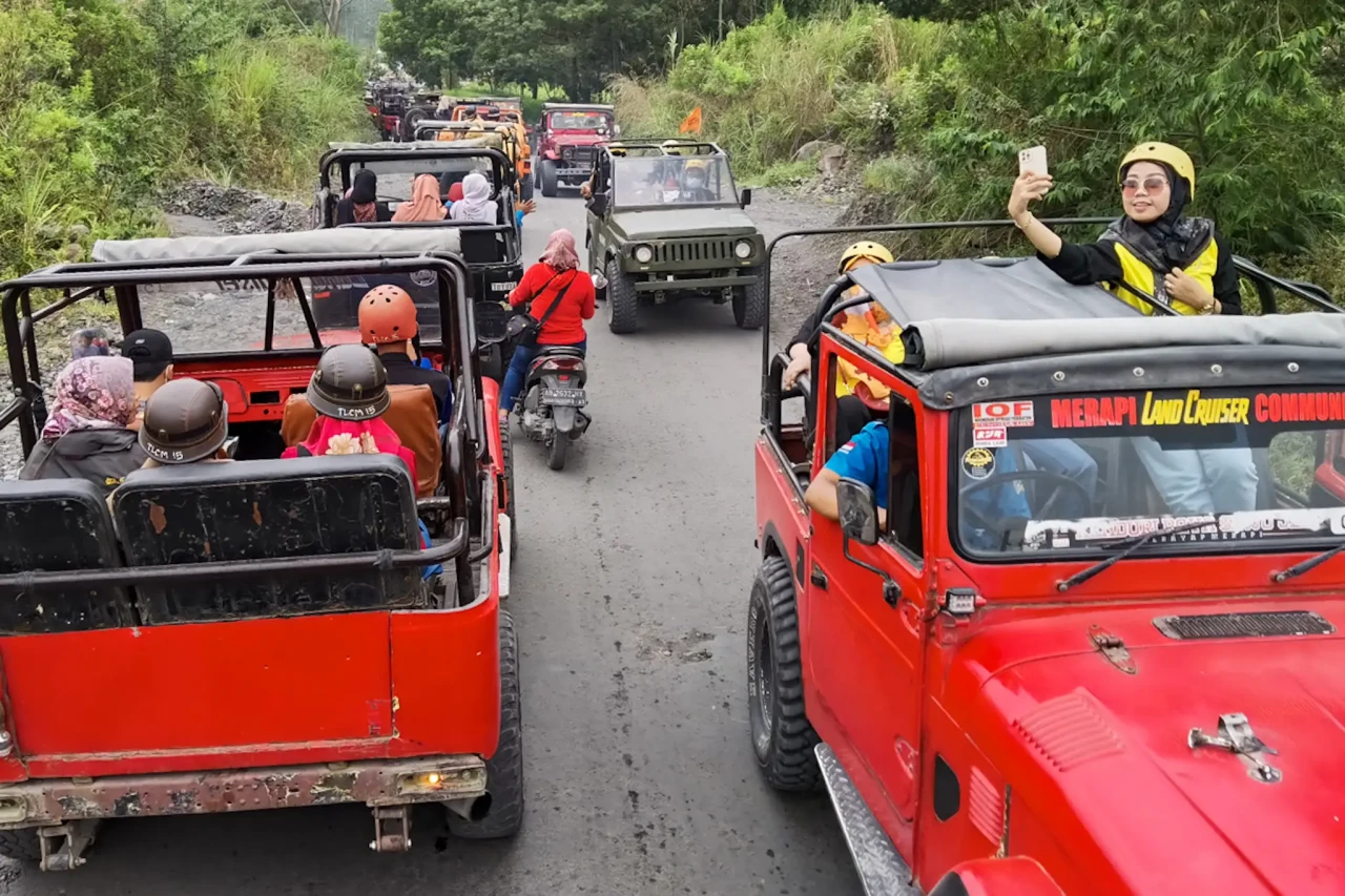 Menikmati Wisata Ekstrem...