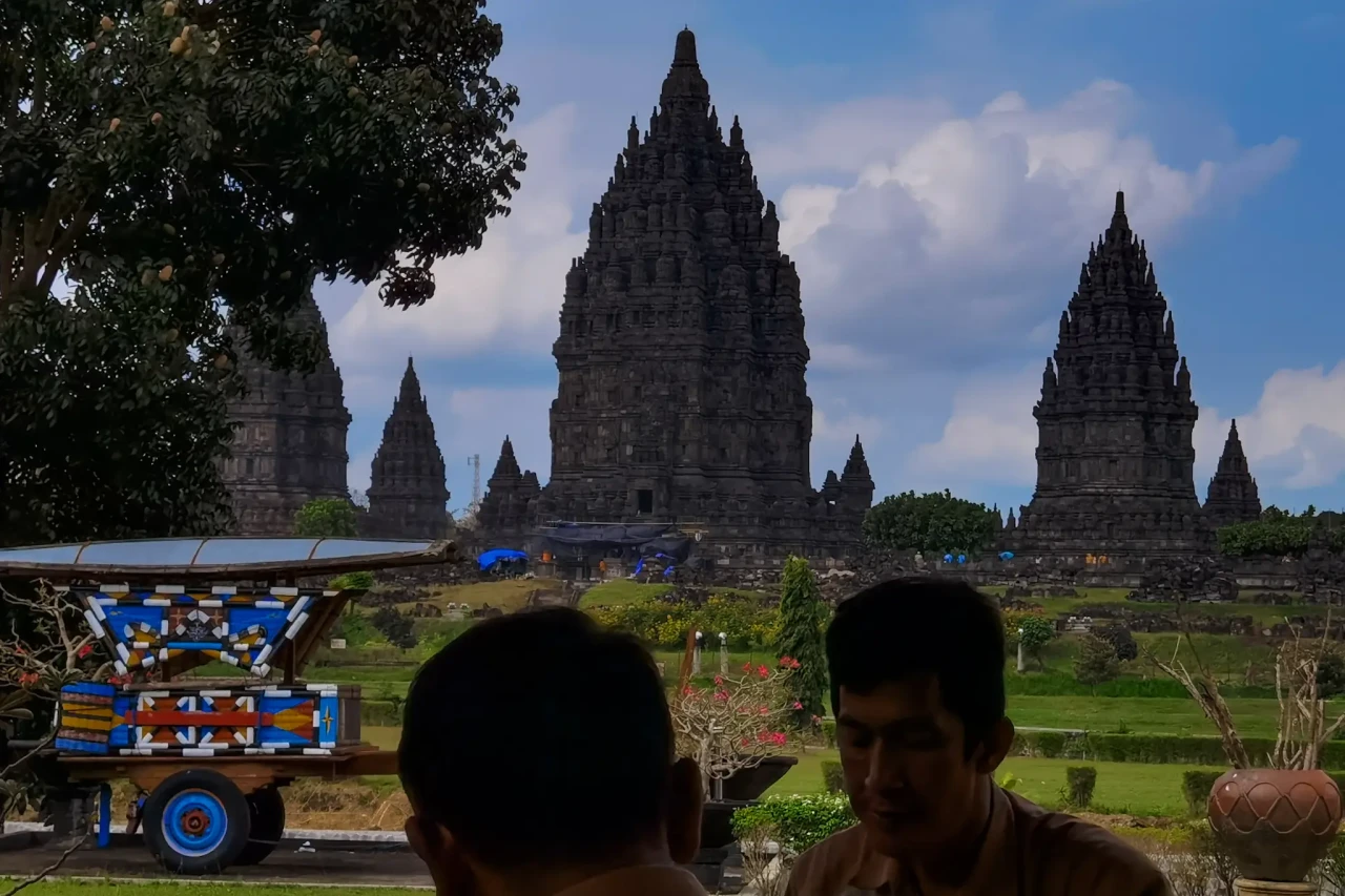 Menikmati Wisata Ekstrem...