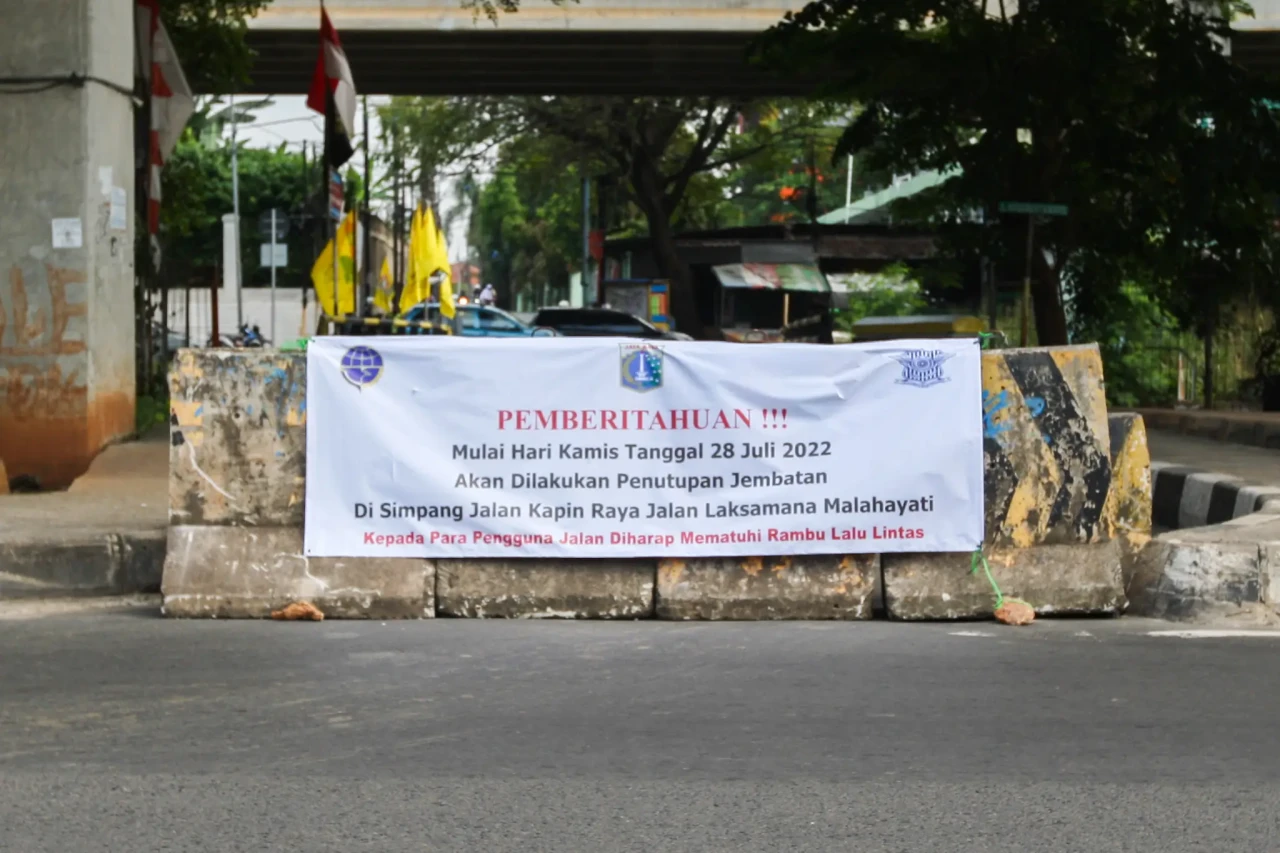 Bikin Macet, Jembatan...