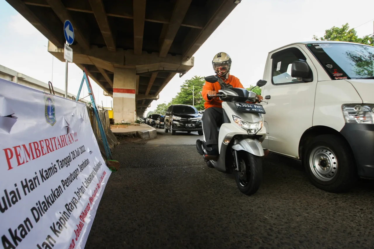Bikin Macet, Jembatan...