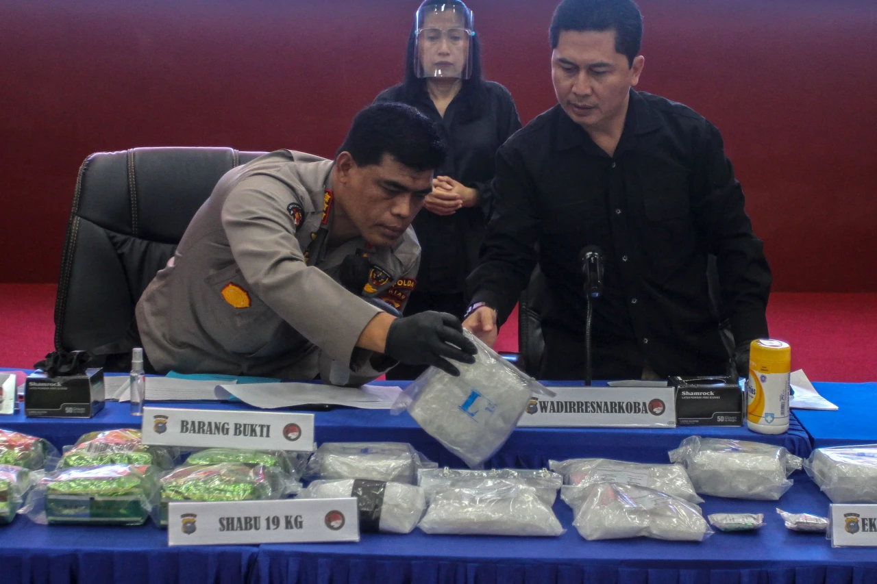 Polda Riau Amankan 19...