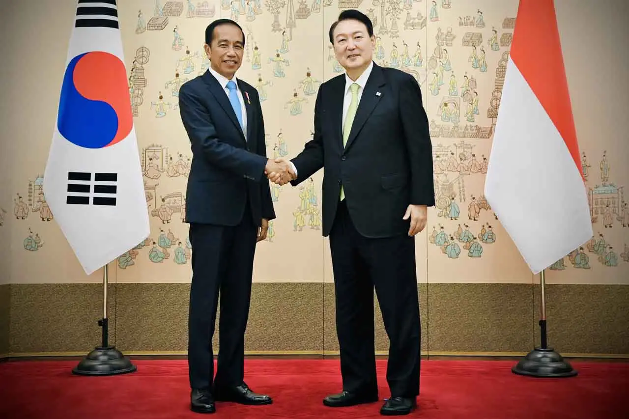 Presiden Jokowi Disambut...