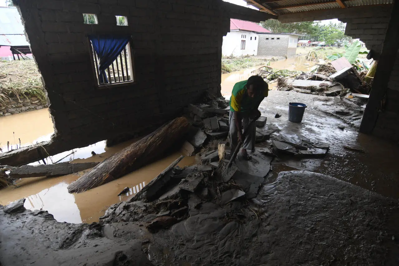 Banjir Bandang Terjang...
