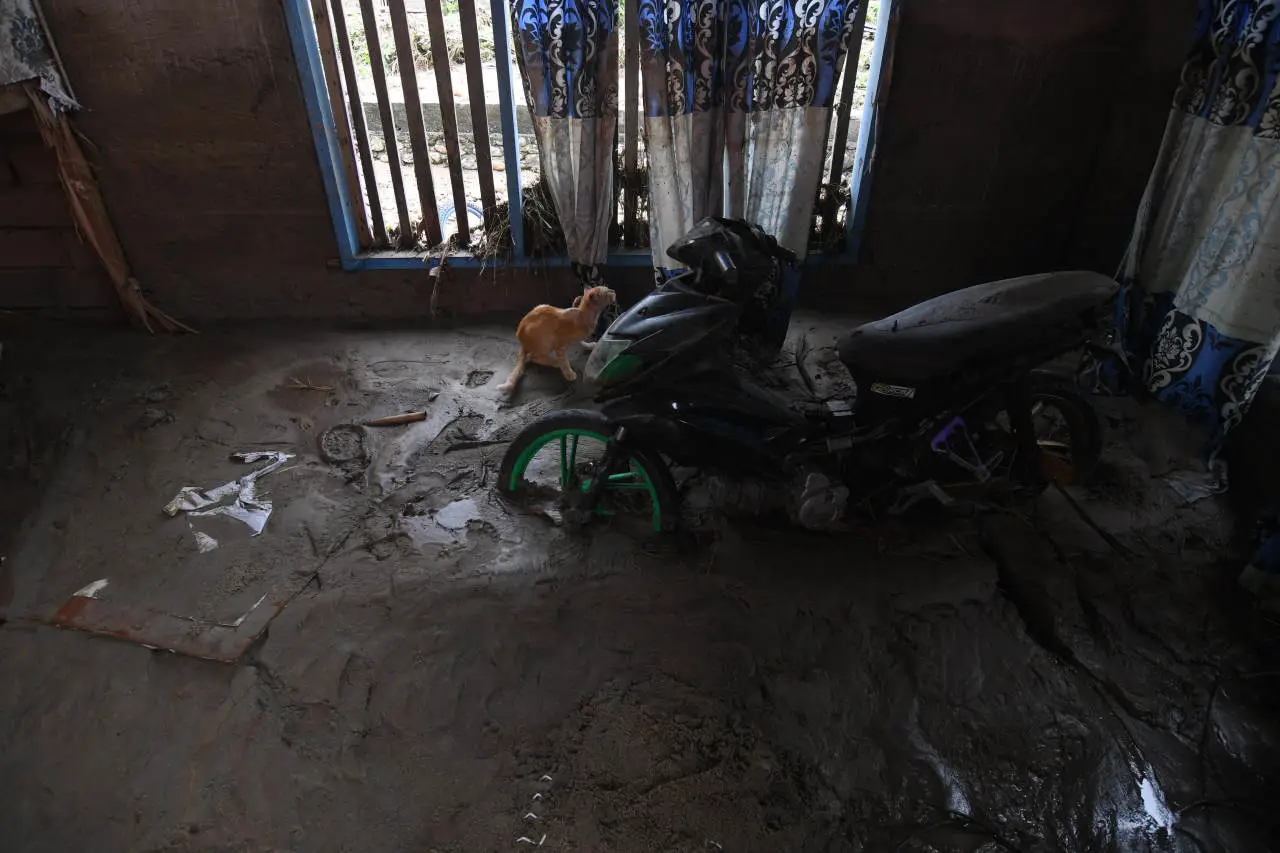 Banjir Bandang Terjang...