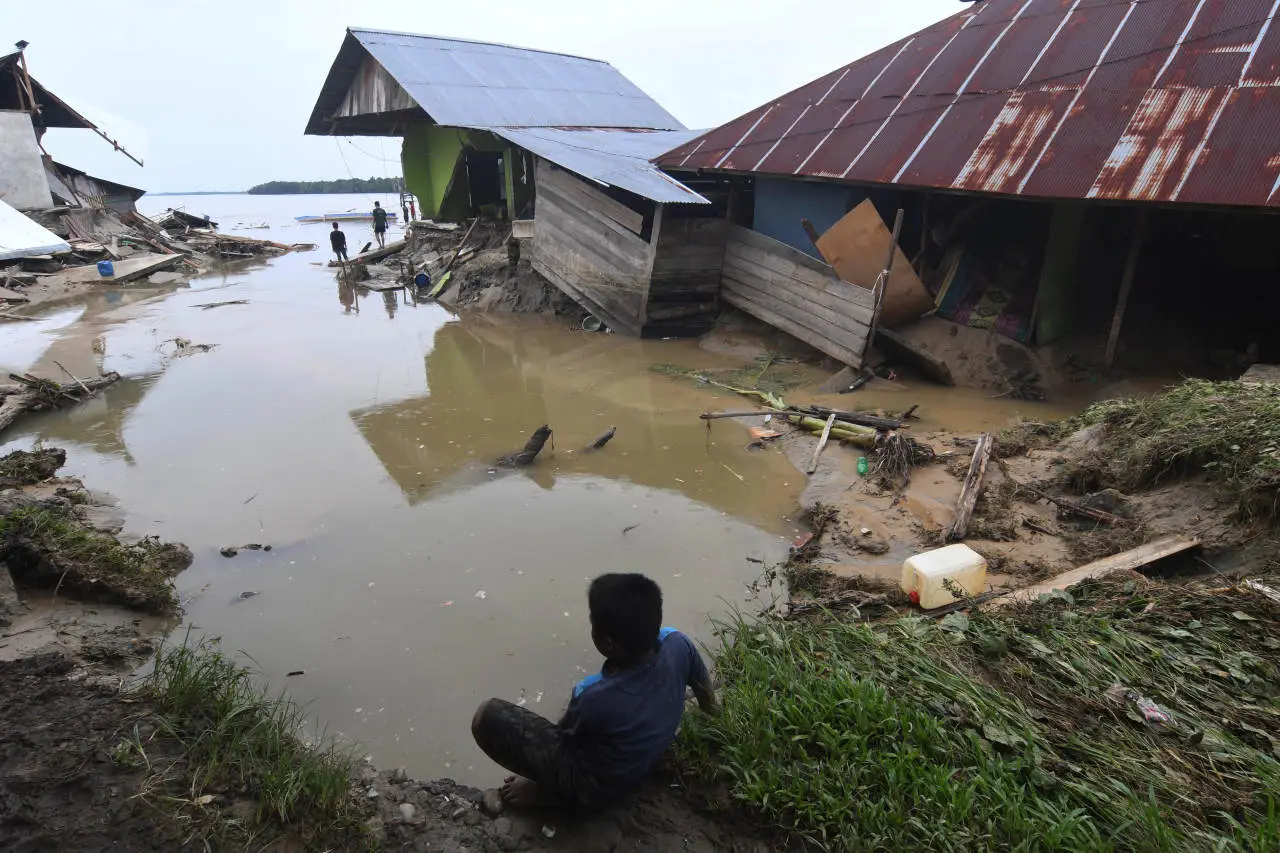Banjir Bandang Terjang...