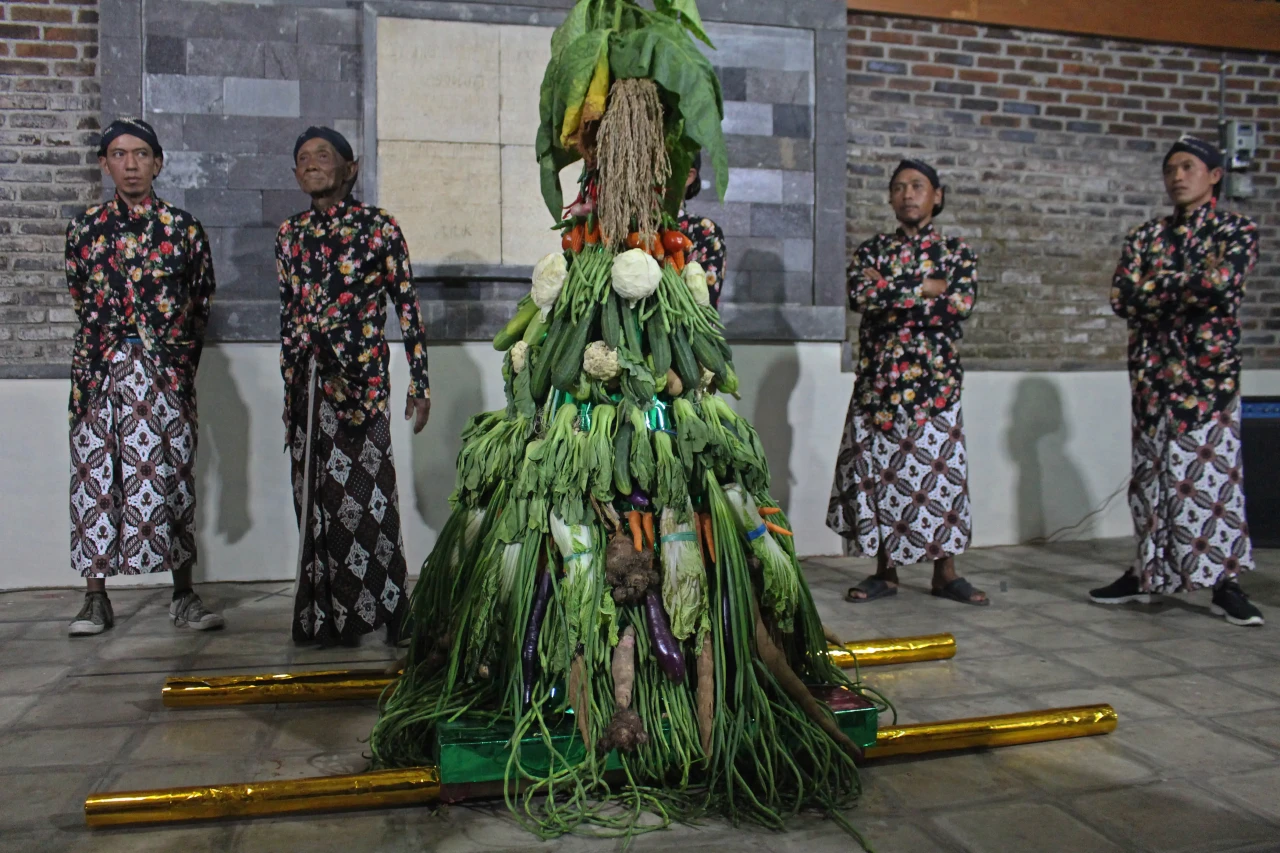 Tradisi Malam Satu Suro...