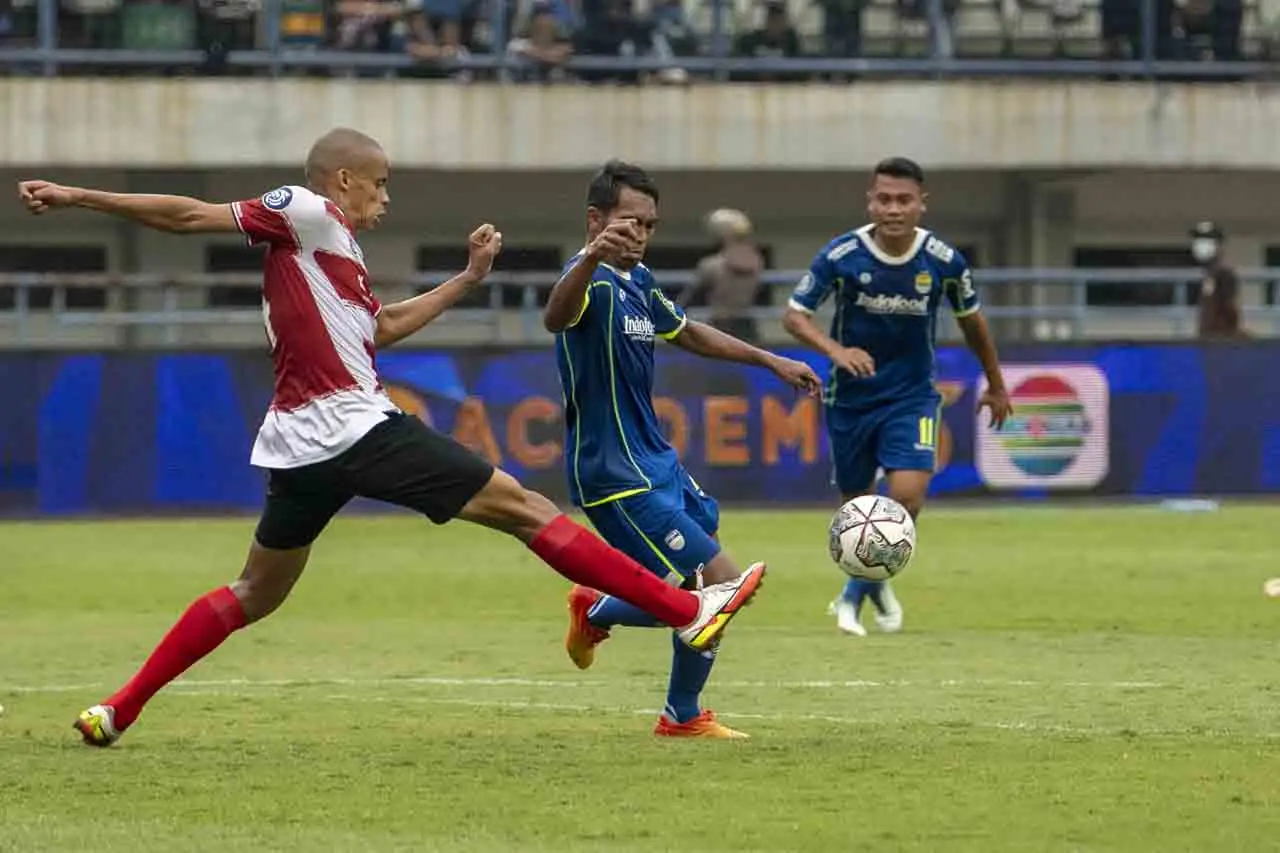 Keok di Kandang, Persib...