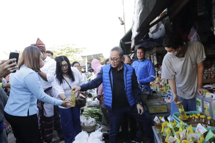 Sambangi Pasar di Kupang,...
