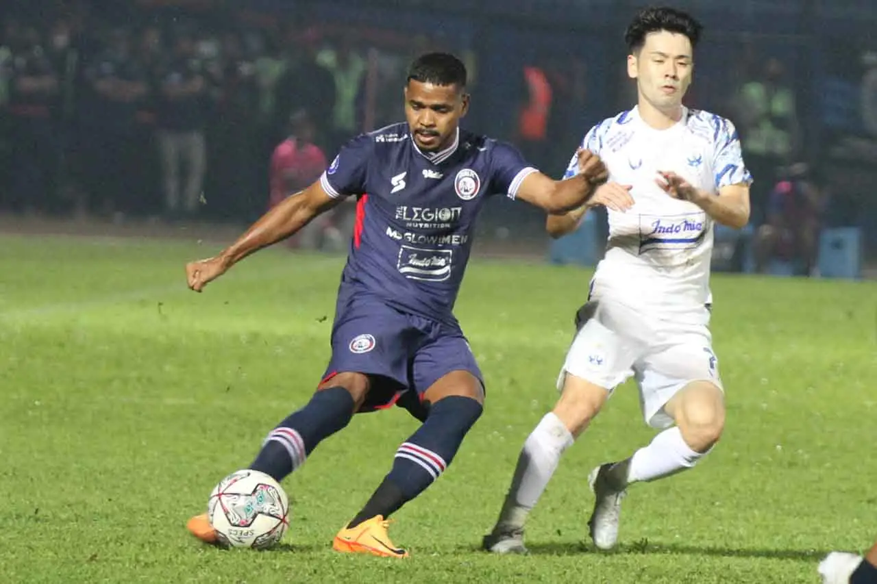 Arema FC Kalahkan PSIS...
