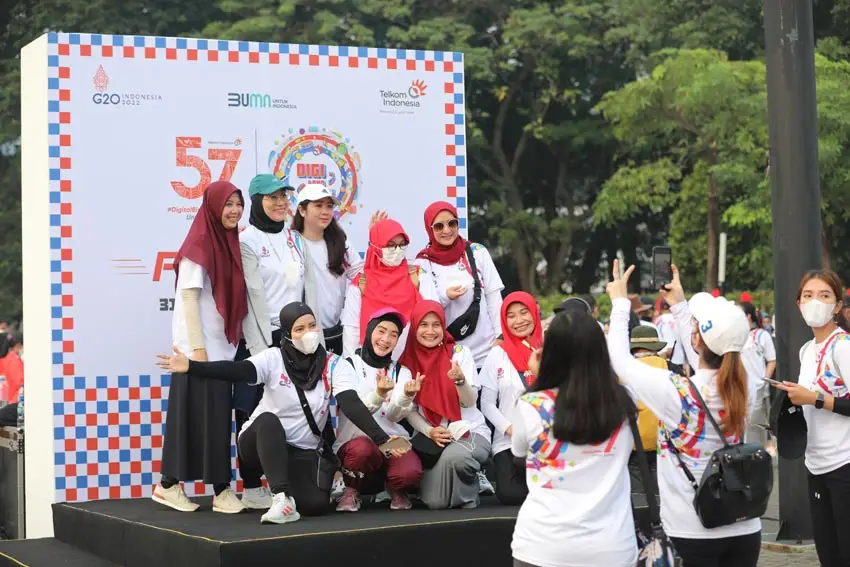 Rayakan HUT Ke-57, Telkom...