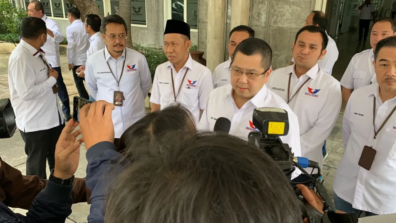 Berangkat ke KPU, HT...