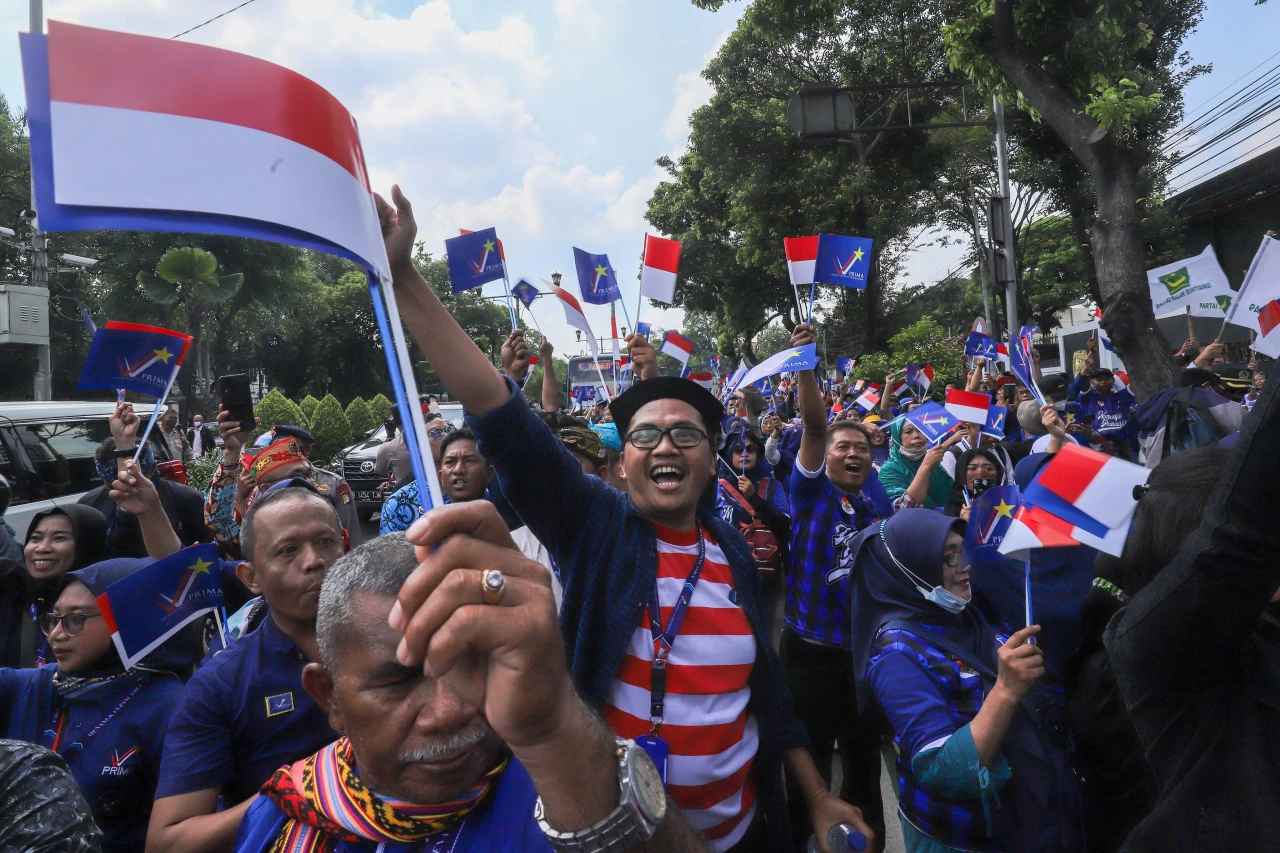 Ratusan Simpatisan Partai...
