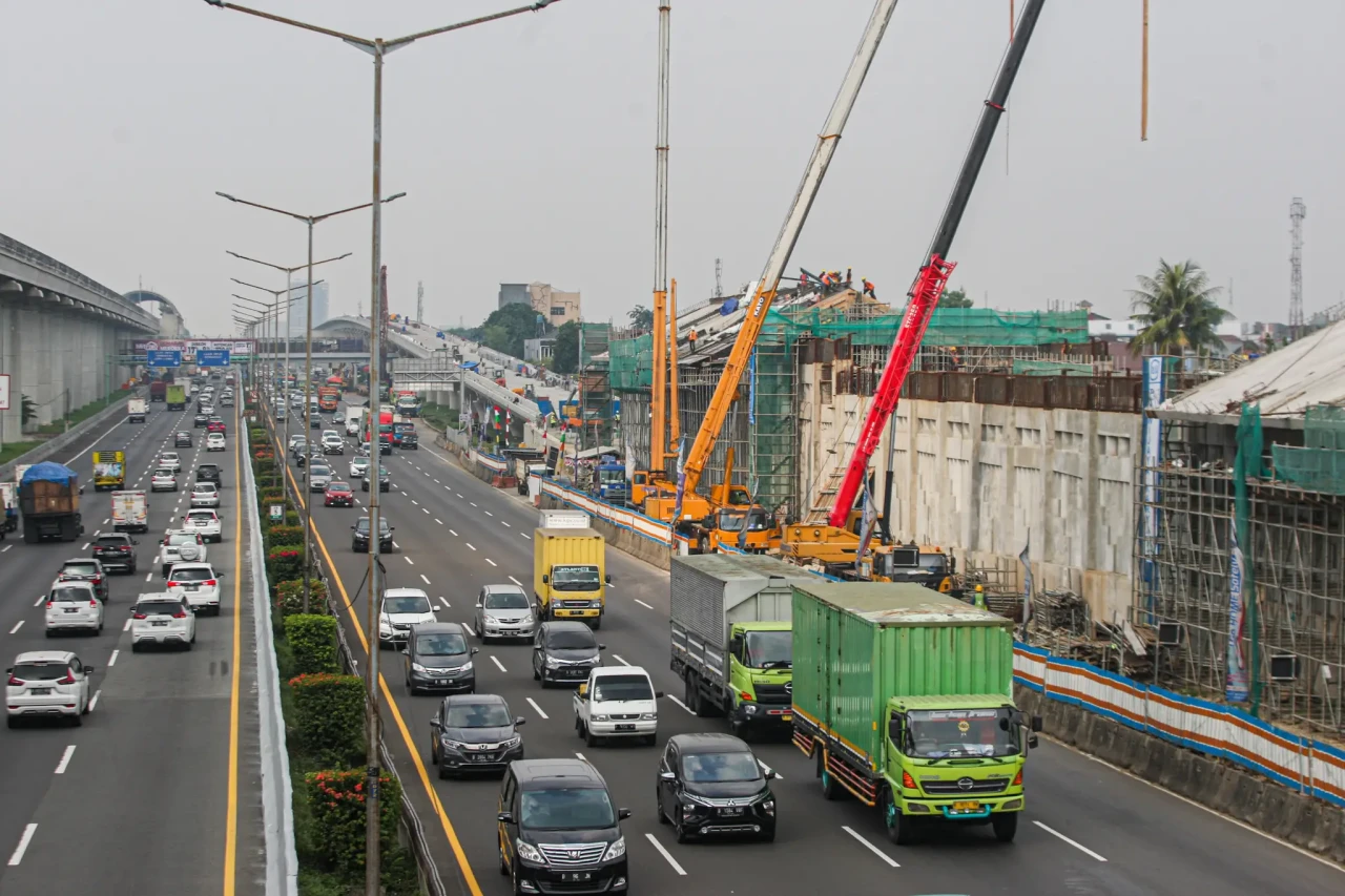 Biaya Proyek Kereta...
