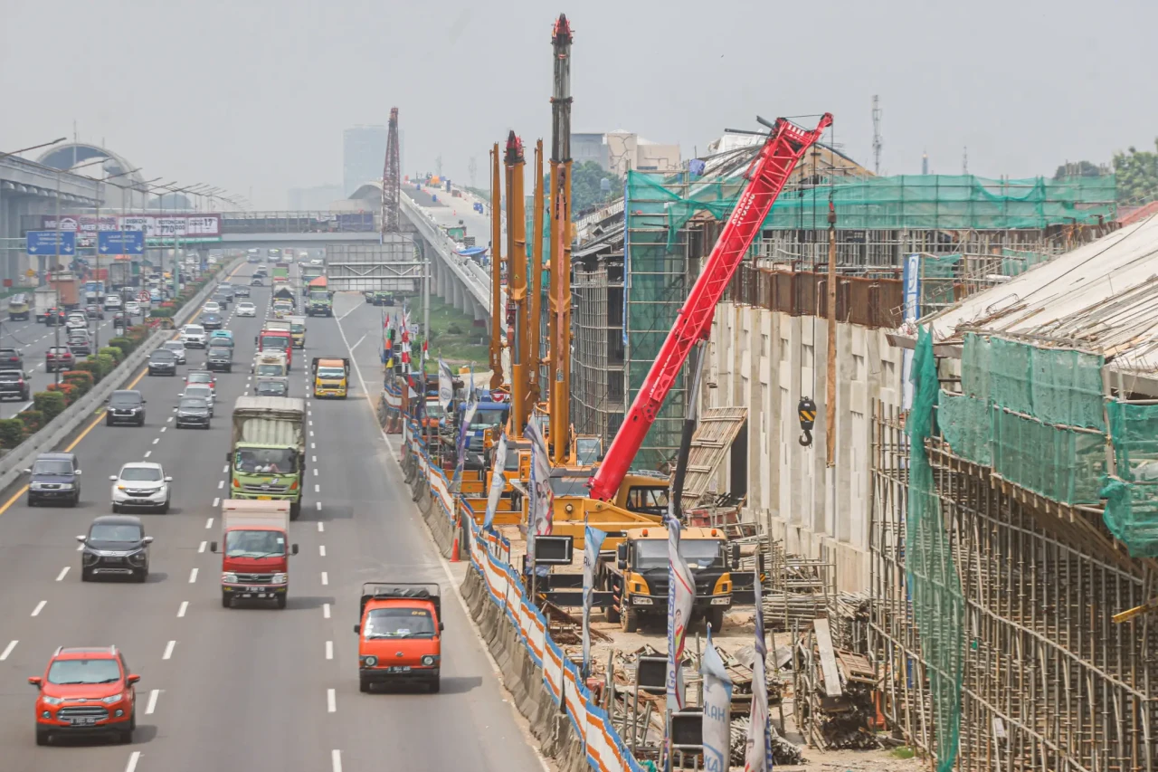 Biaya Proyek Kereta...