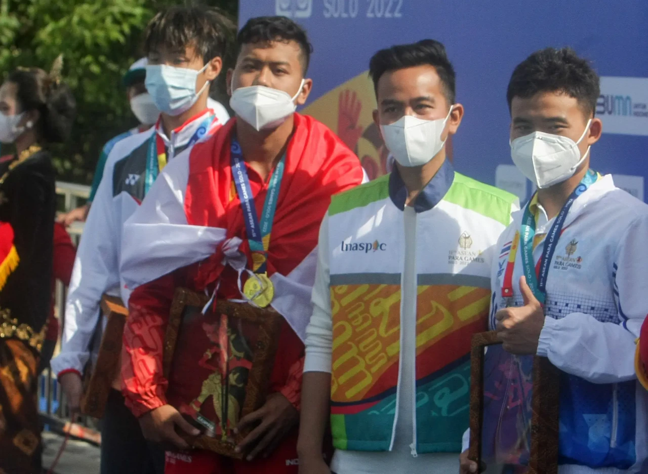 Bukan Kaleng-kaleng,...