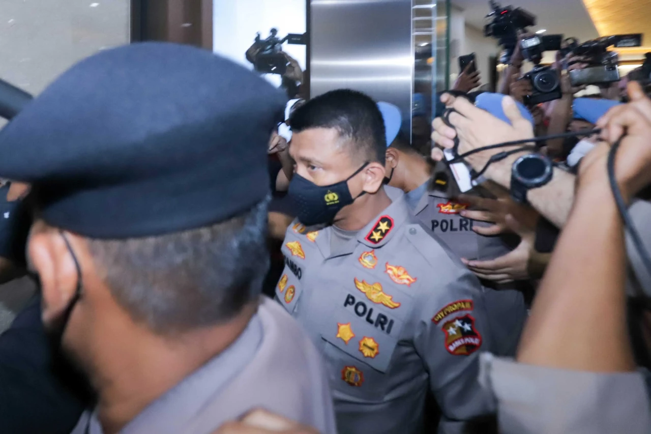 Ferdy Sambo Tinggalkan...