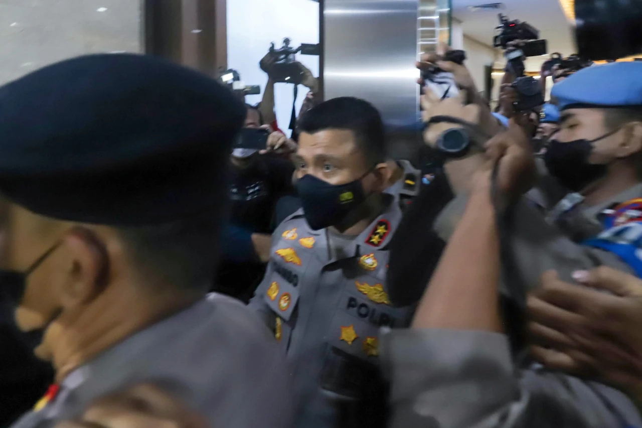 Ferdy Sambo Tinggalkan...