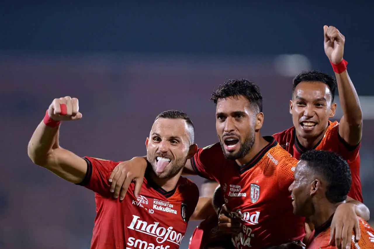 Bali United Kalahkan...