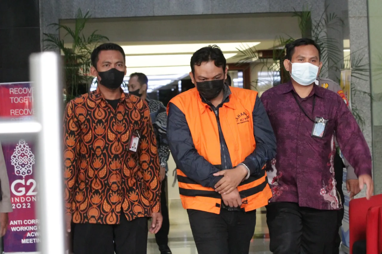 KPK Tahan 3 Tersangka...