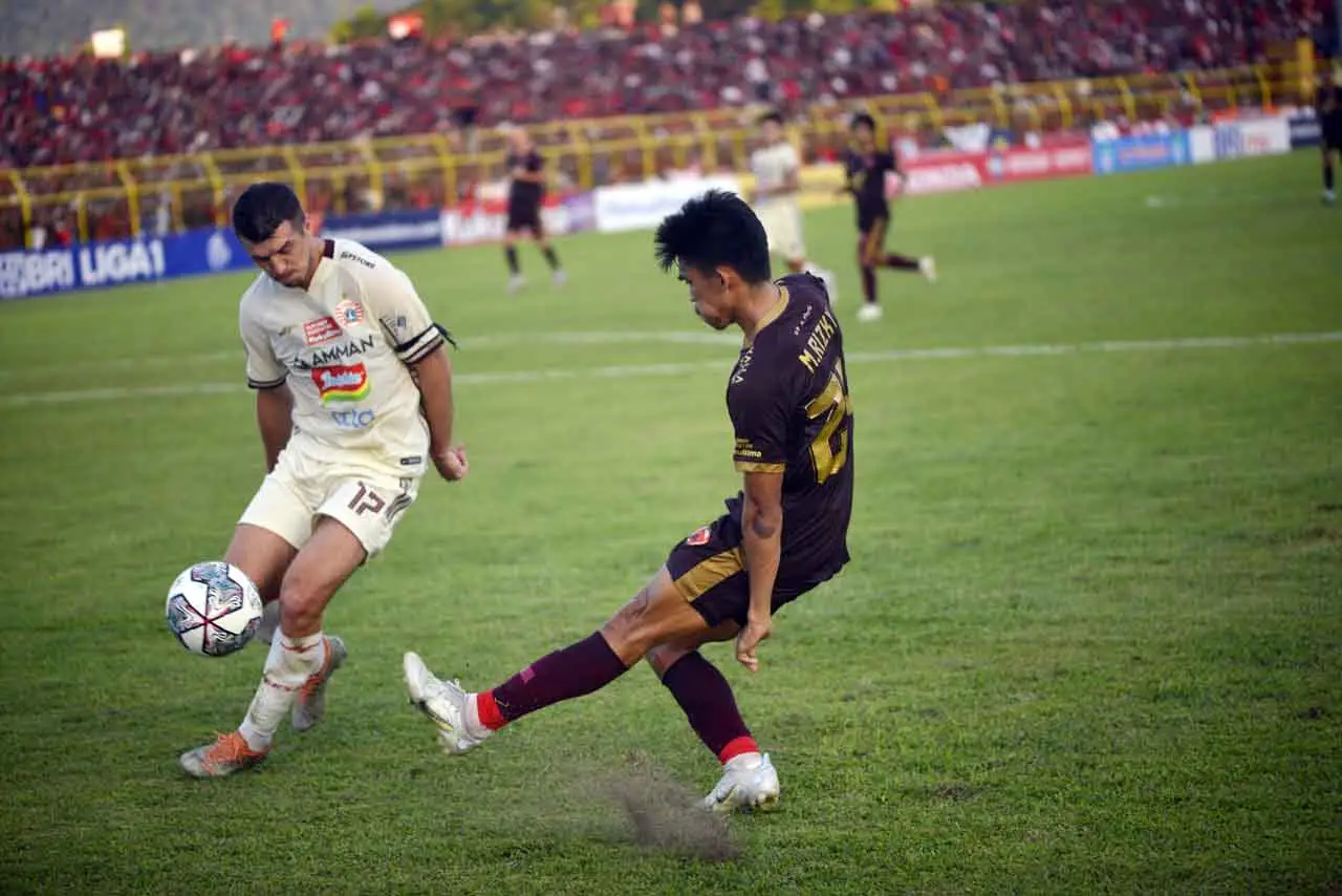 PSM Makassar Tahan Imbang...