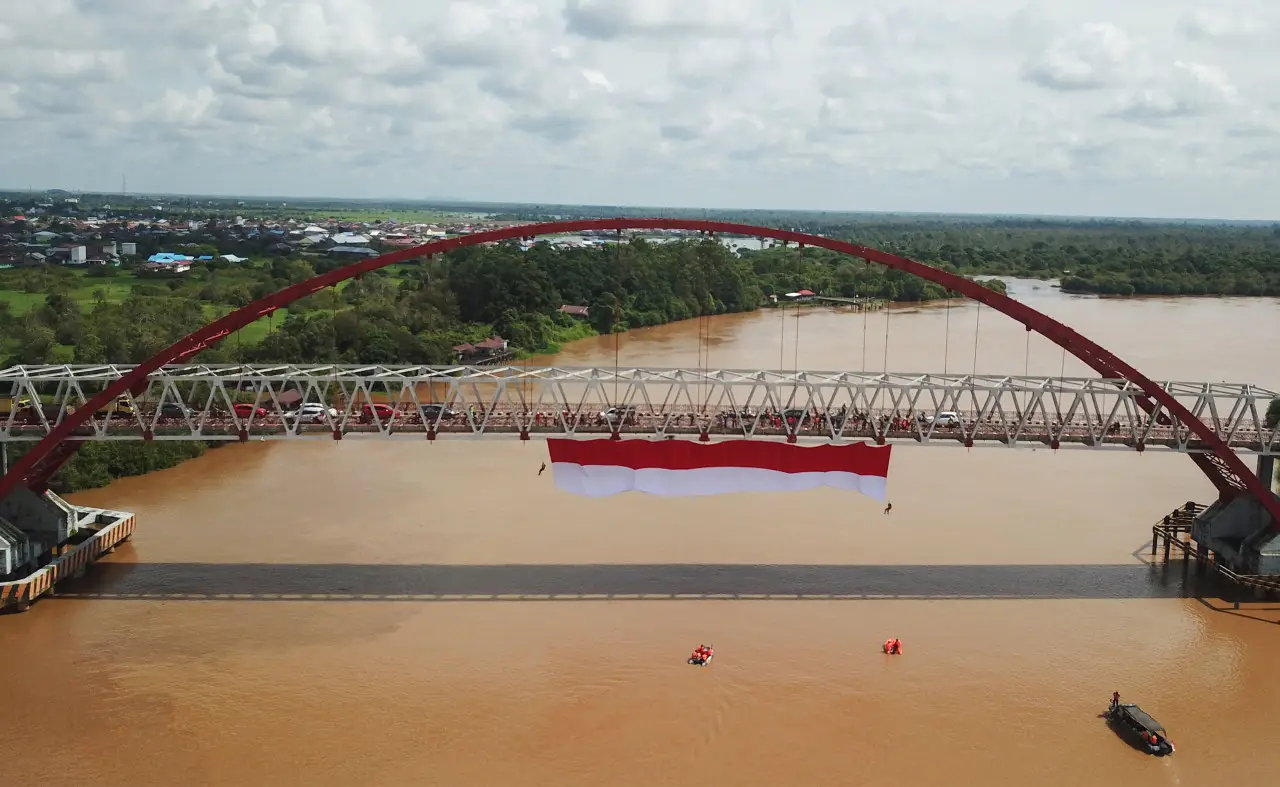 Aksi Pembentangan Bendera...