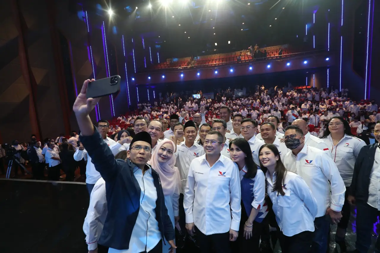 TGB Jabat Ketua Harian...