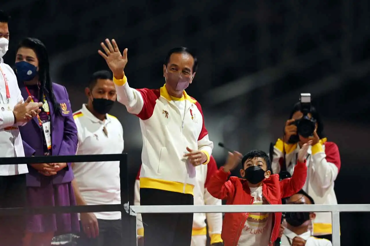 Momen Jokowi Ajak Jan...