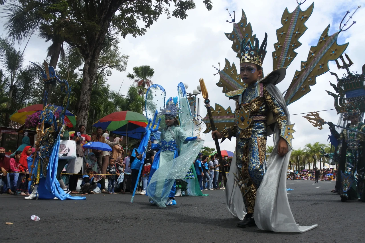 Parade Busana World...