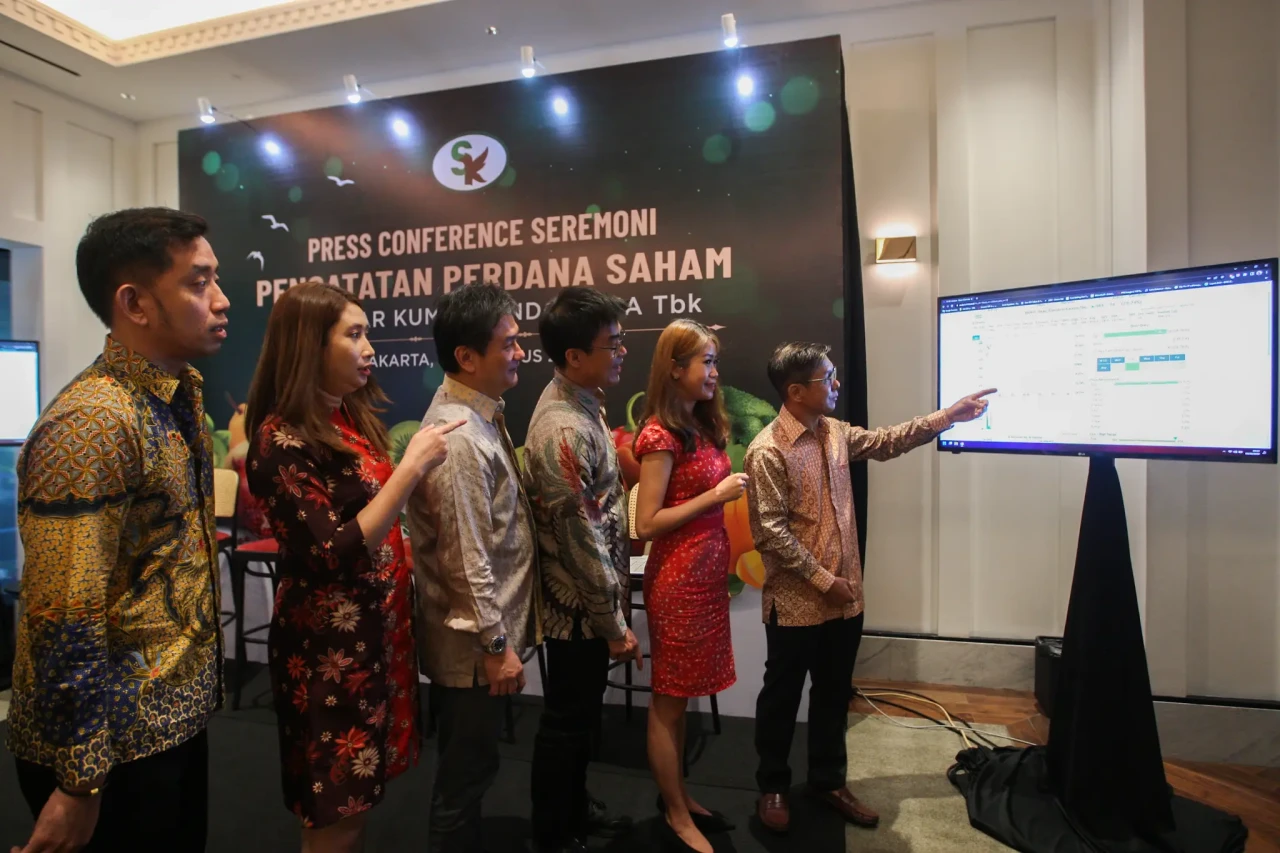 Melantai Perdana di...