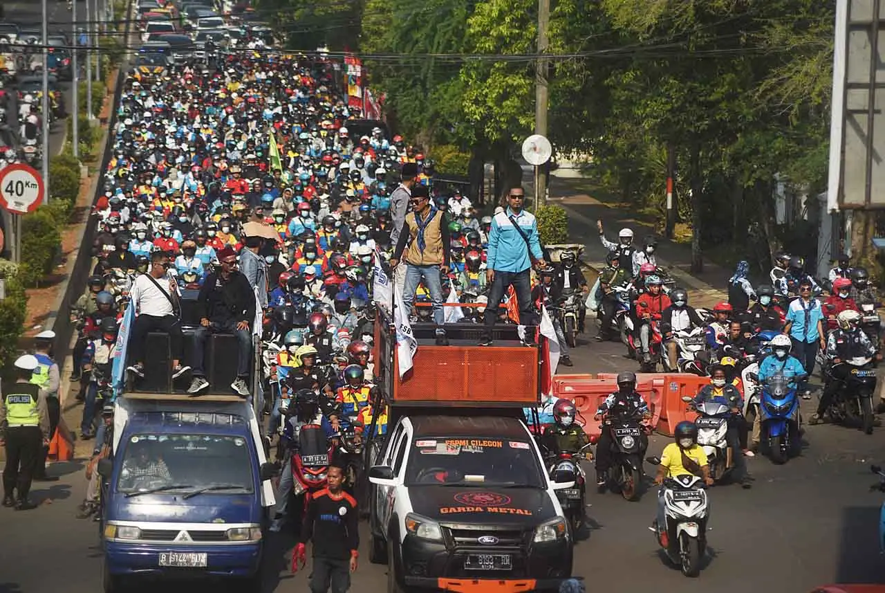 Demo Buruh Tolak Upah...