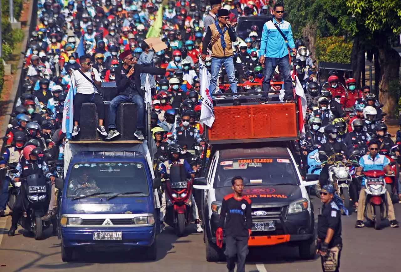 Demo Buruh Tolak Upah...
