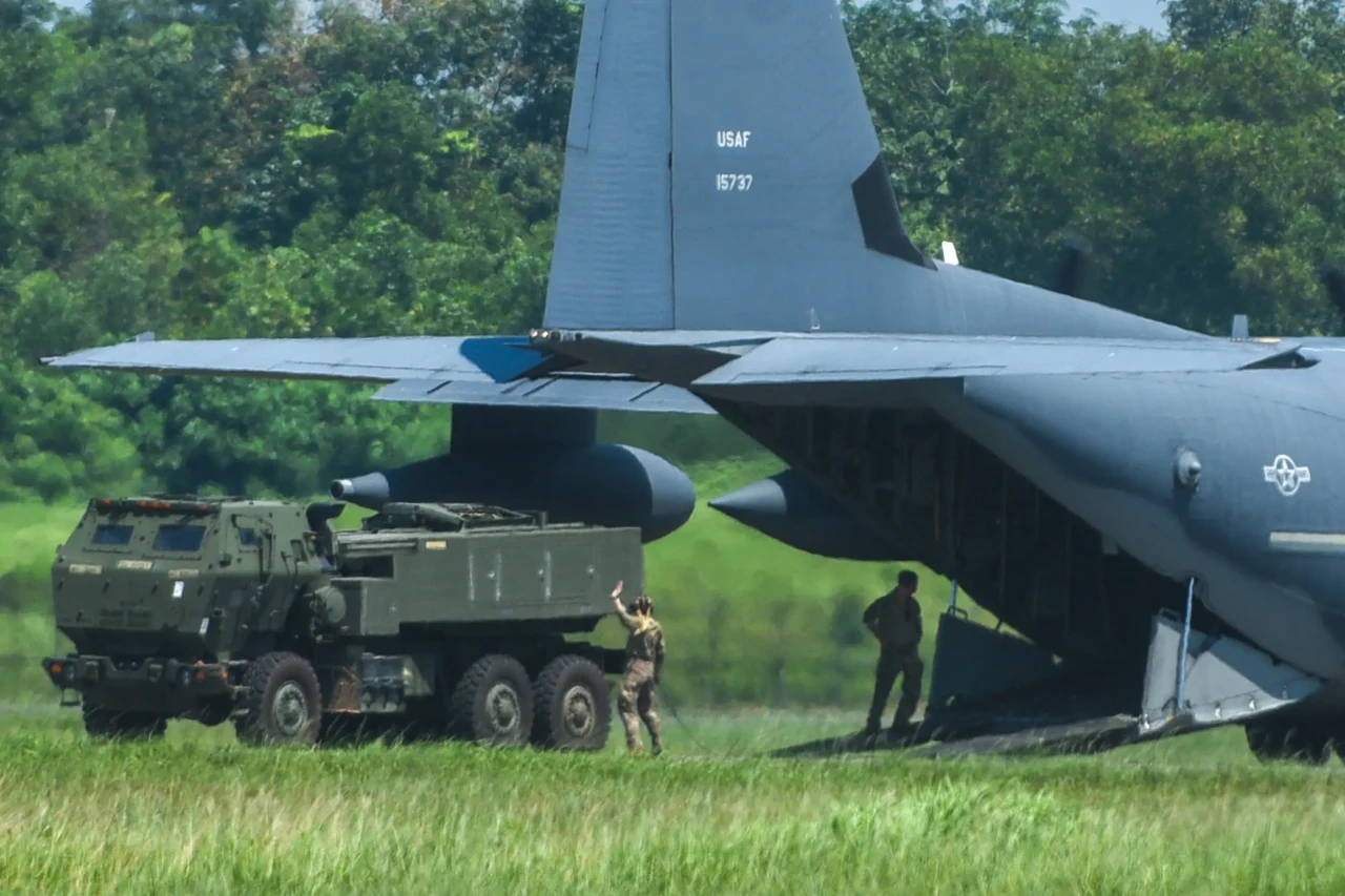 Latihan Militer Bersama...