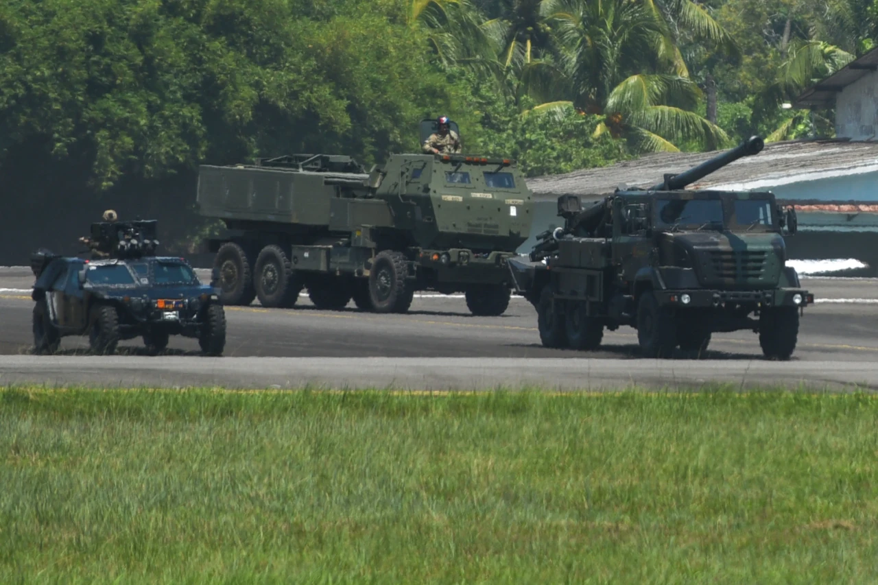 Latihan Militer Bersama...