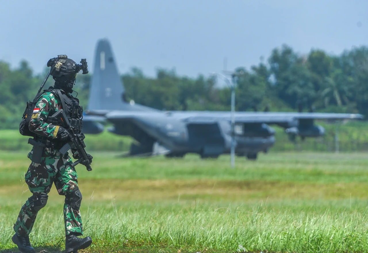 Latihan Militer Bersama...