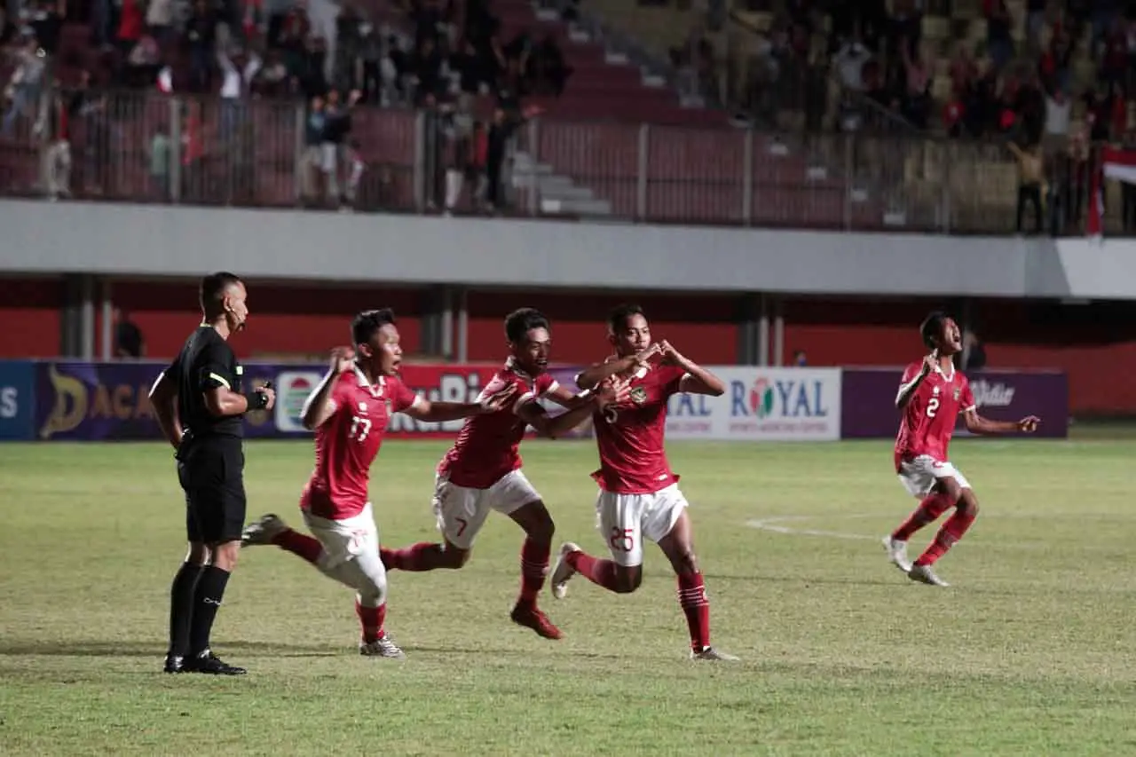 Bungkam Myanmar, Timnas...