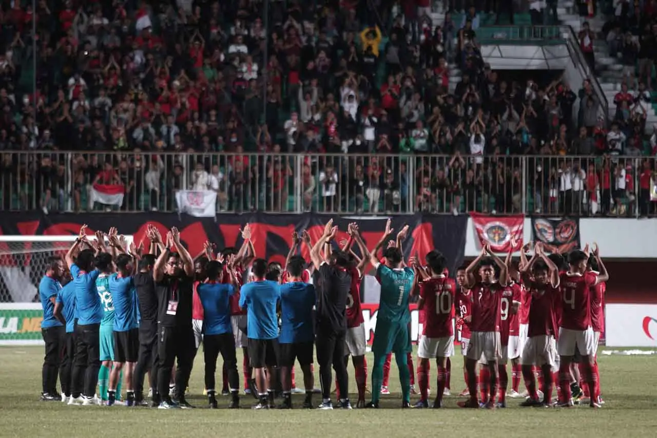 Bungkam Myanmar, Timnas...