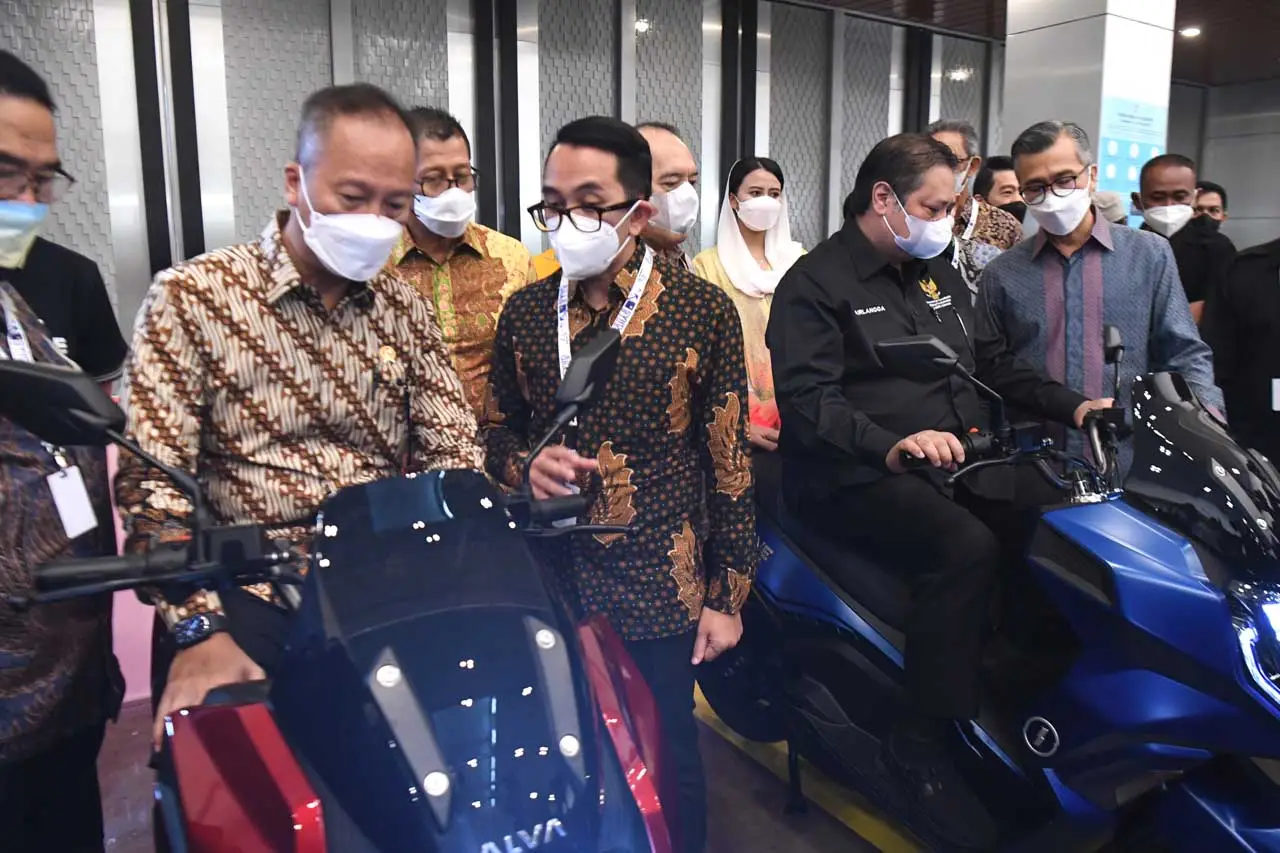 Menko Airlangga Buka...