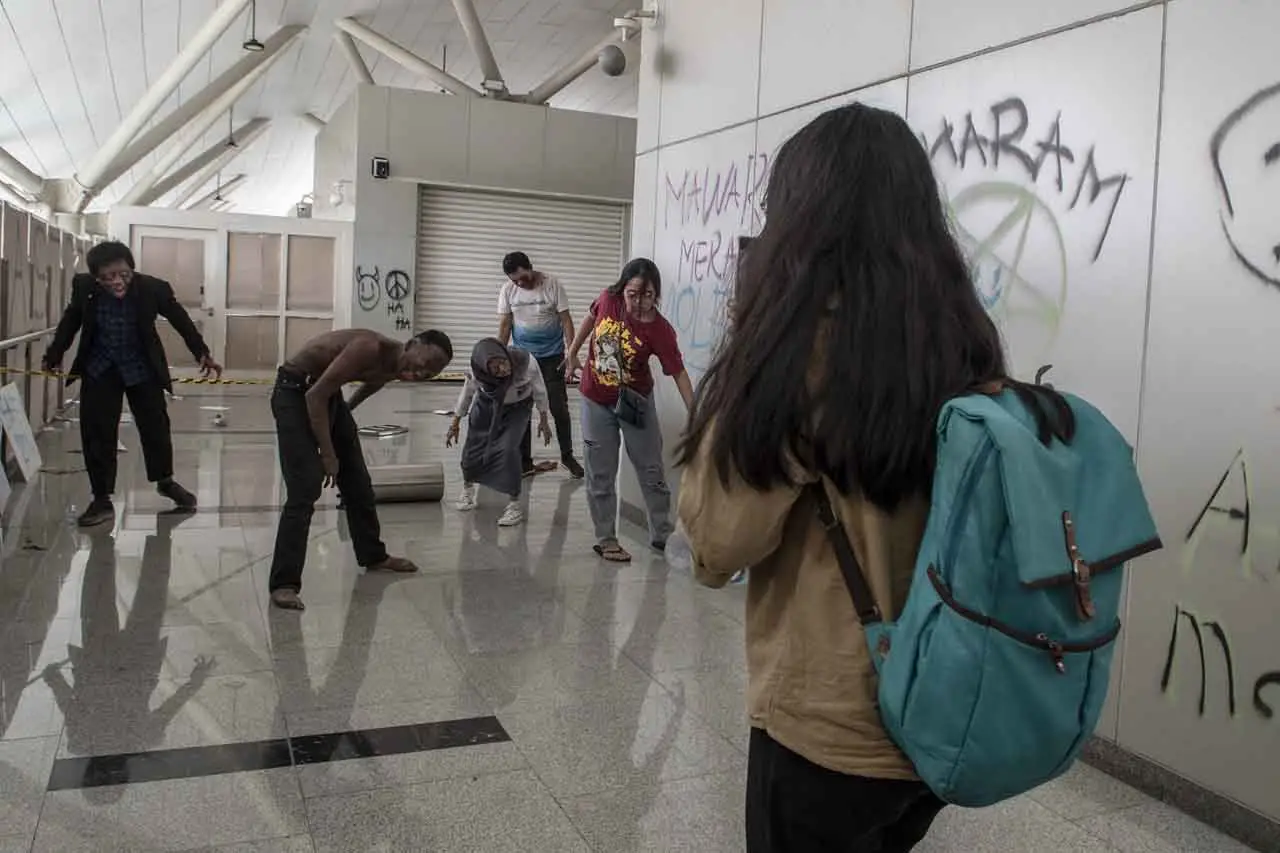 Teror Zombie di LRT...