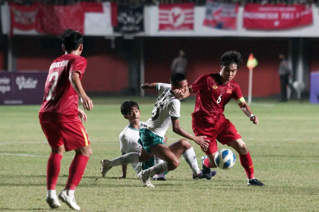 Bungkam Vietnam, Garuda...
