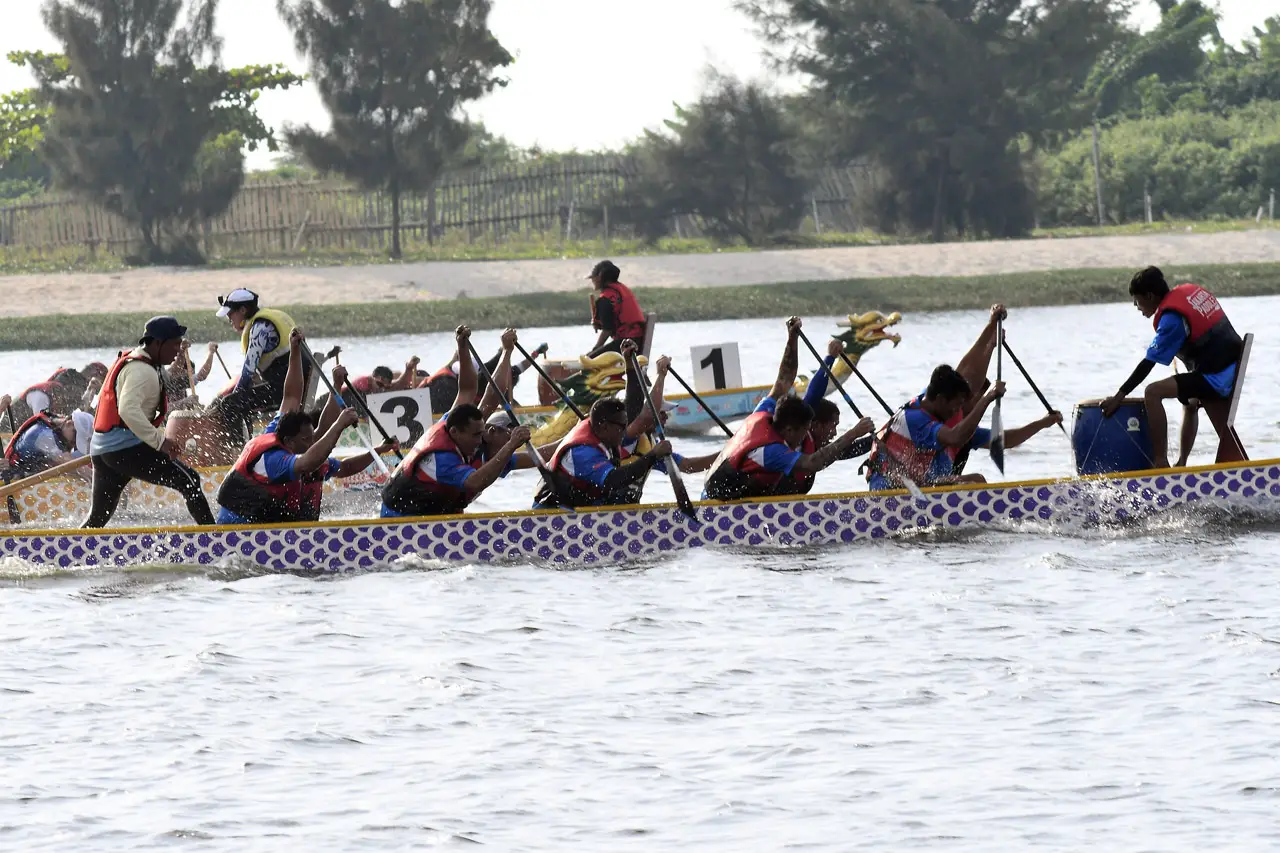 Lomba Perahu Naga di...