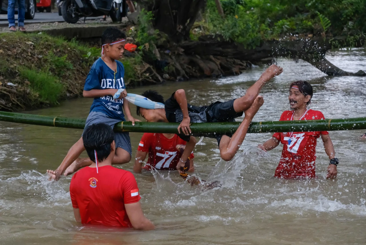 Serunya Lomba Pukul...
