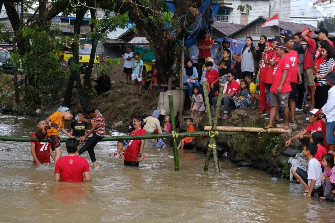 Serunya Lomba Pukul...